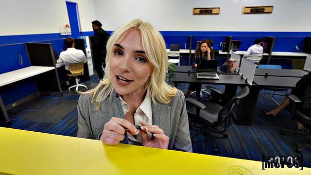 Лола Пёрл и Амбер Мэдди тайно трахаются с Тони Рубино в новом офисе, не могут устоять перед желанием друг друга.