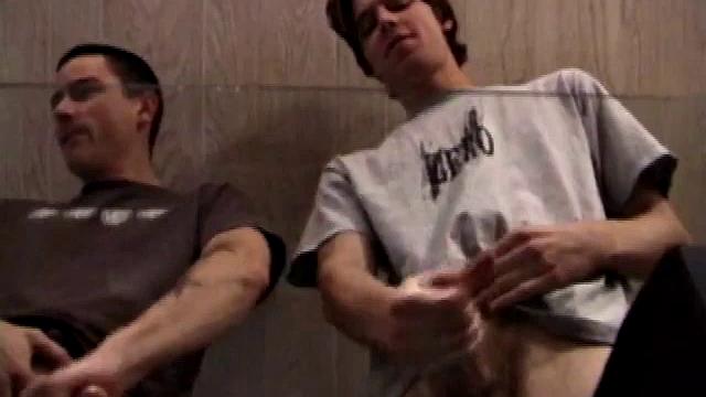 Amateurs Jayden and Jack Off