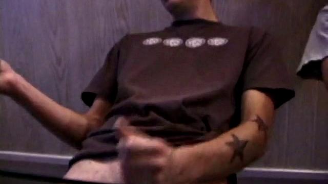 Amateurs Jayden and Jack Off