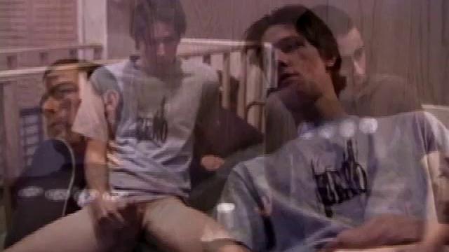 Amateurs Jayden and Jack Off