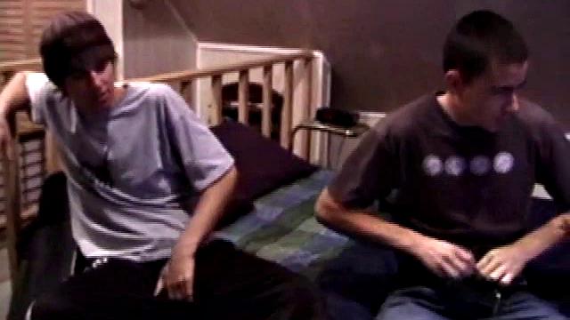 Amateurs Jayden and Jack Off