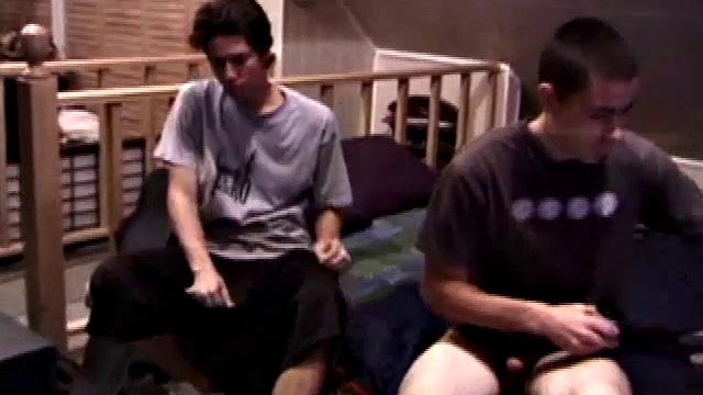 Amateurs Jayden and Jack Off