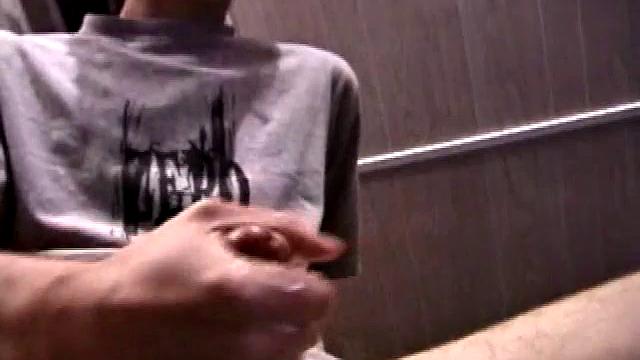 Amateurs Jayden and Jack Off