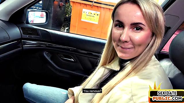 Amateur Cute Babe Cockbouncing Outside