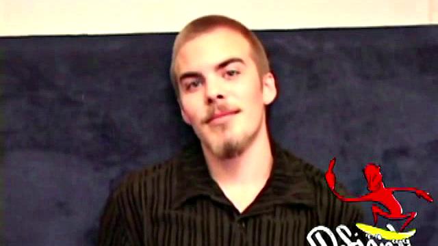 Jasper дрочит и заливает спермой ладонь, напряжение растет с каждым движением