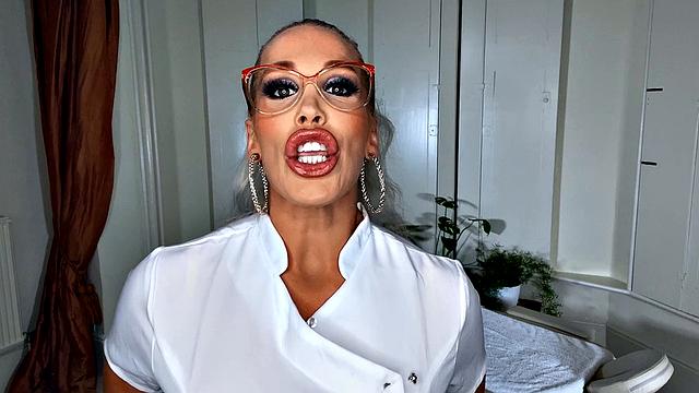 Hot MILF Rebecca More Gives An Oily Massage