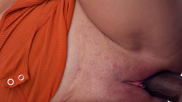 развратная малышка принимает брутальный bbc в мокрую киску