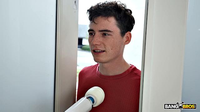 Тиамария на нервях: пыталась вибратором, а в итоге по полной получила помощника в гости!