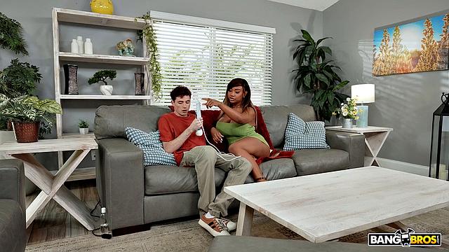 Тиамария на нервях: пыталась вибратором, а в итоге по полной получила помощника в гости!