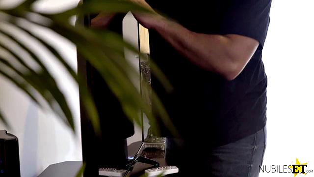 How I Seduced A Intruder - S1:E2