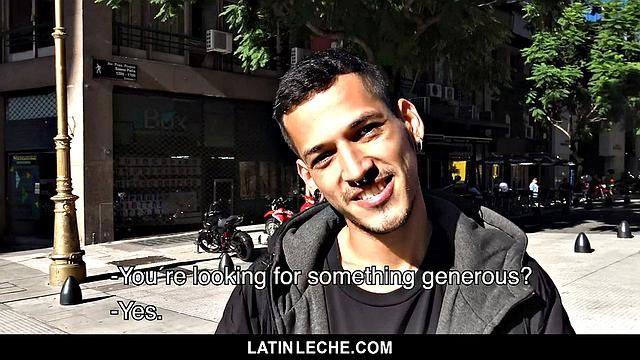 бородатый панк сосёт и скачет на члене