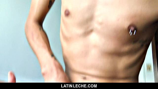 бородатый панк сосёт и скачет на члене