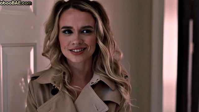 мелкая бестия скачет после глубокого минета-шутки и прыжки в комплекте