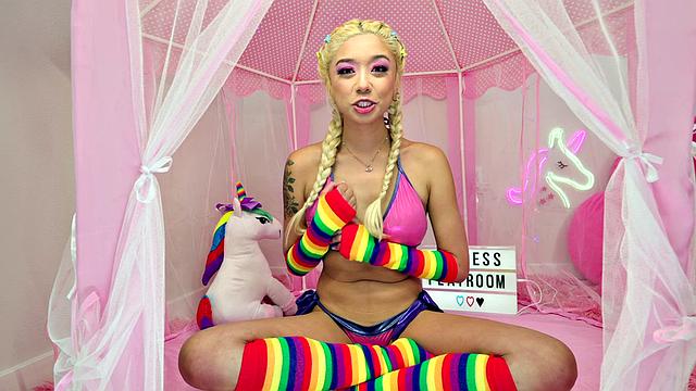 Гиа скачет как одержимая и ловит густой кремпай