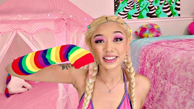 Гиа скачет как одержимая и ловит густой кремпай