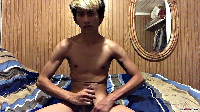 Cute Xander Squirts A Big Mess - Xander Ridge