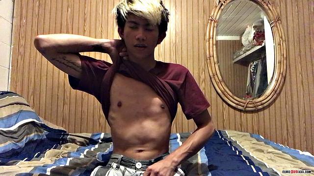 Cute Xander Squirts A Big Mess - Xander Ridge