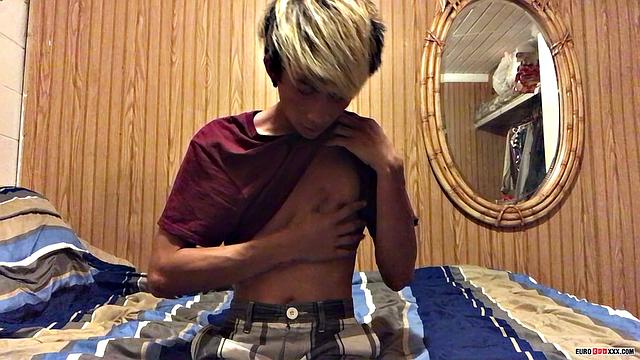 Cute Xander Squirts A Big Mess - Xander Ridge