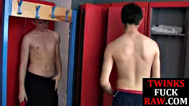 Twink fucks college amateur after bj