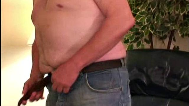 Стива разносит от жесткой дрочки и горячего финала