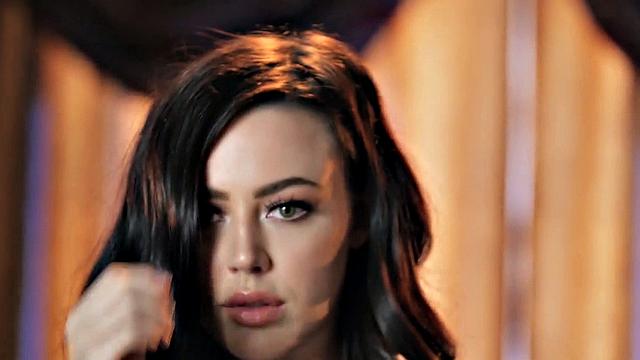 Уитни Райт ласкает себя в прозрачном белье