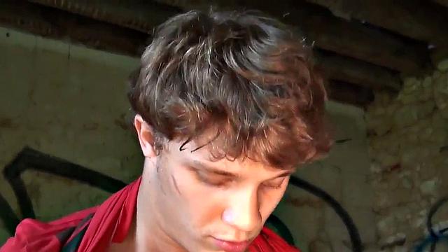 Public amateur bottom fucked outdoors by stud after BJ