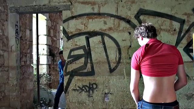 Public amateur bottom fucked outdoors by stud after BJ