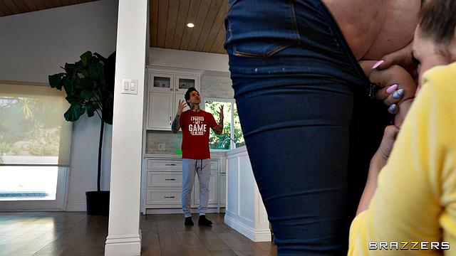 Horny Cosplay Cutie Fists Gorgeous Ginger