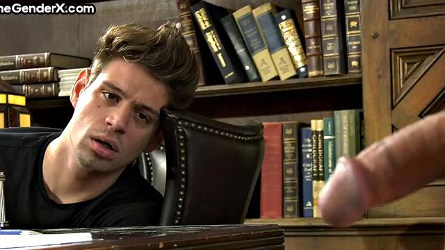 Bimbo goddess handling bareback