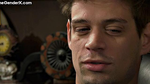 Bimbo goddess handling bareback