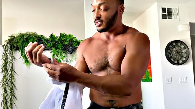 Hunk barebacking in interracial duo during pov sex