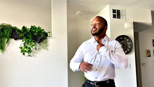 Hunk barebacking in interracial duo during pov sex