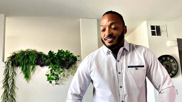 Hunk barebacking in interracial duo during pov sex