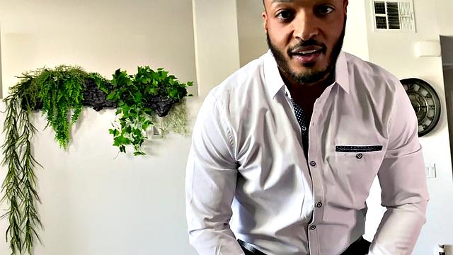 Hunk barebacking in interracial duo during pov sex