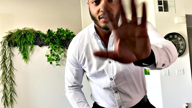 Hunk barebacking in interracial duo during pov sex