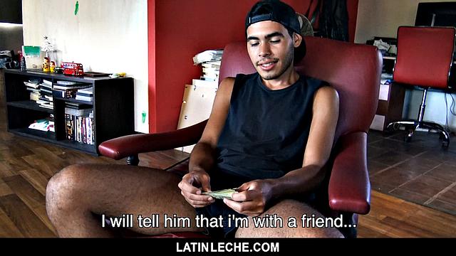 шустрый сосед выпросил латинский хуй и теперь довольный сидит