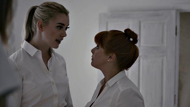 Busty ginger les pussylicking curvy in erotic couple