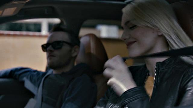 Busty ginger les pussylicking curvy in erotic couple