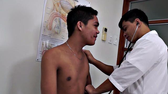 Nippon twink anally examined by doc with medical tool