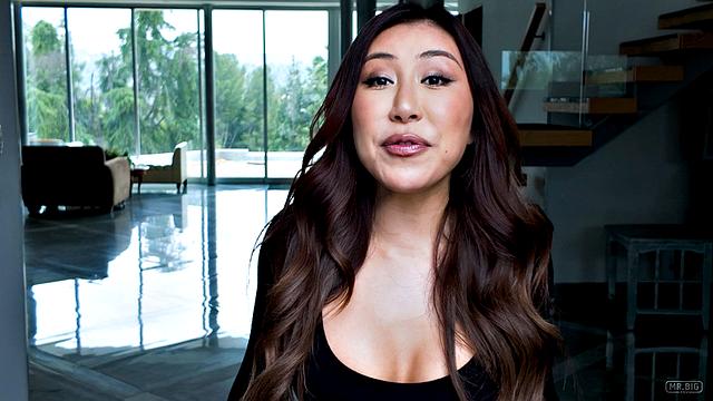 Nicole Likes It Large