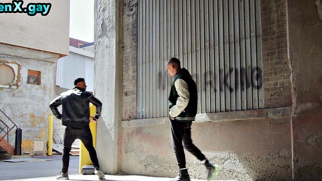 Manly muscled stud with tattoos fucks skinny participant