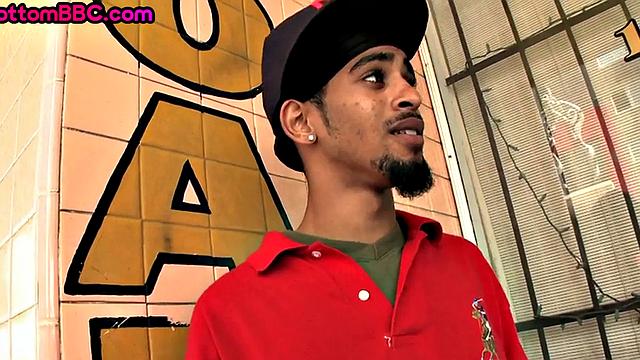 Amateur Black thug by white top in homemade anal