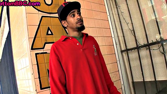 Amateur Black thug by white top in homemade anal