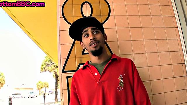 Amateur Black thug by white top in homemade anal