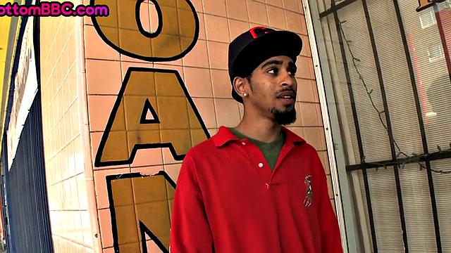 Amateur Black thug by white top in homemade anal