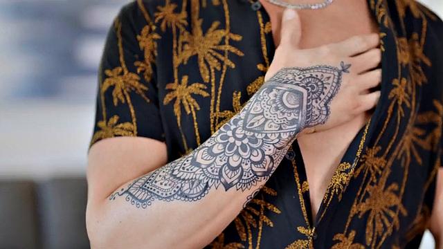 Inked jock stroking his shaft