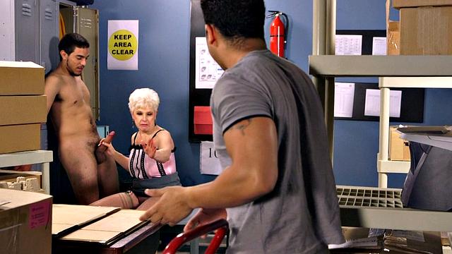 60something Jewels in a threesome with two 20somethings