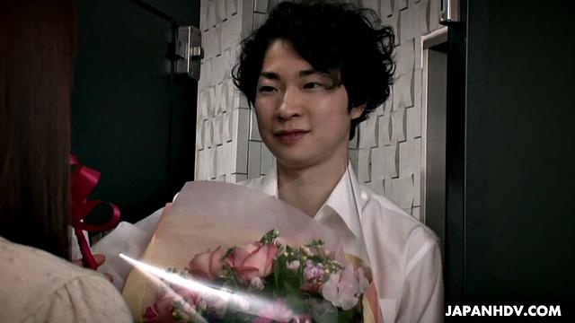 Tsubaki Kato meets a man when her husband is at work