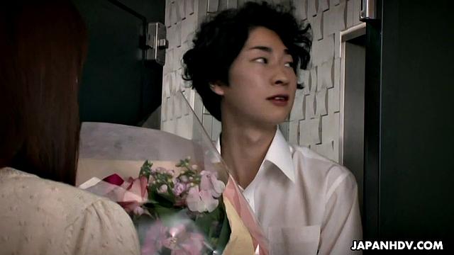 Tsubaki Kato meets a man when her husband is at work