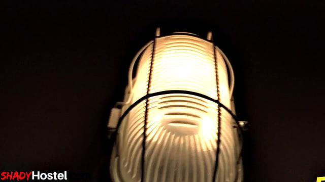 Когда в хостеле собираются зрелые с сиськами - ночь становится веселой тройкой, а гость понял, что снял не только койку, но и счастье между ног.